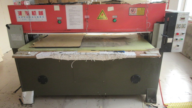 Foam die cutting machine